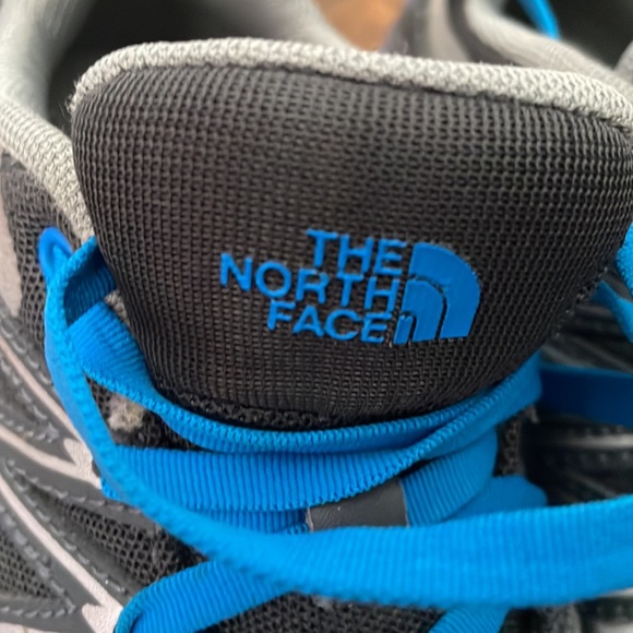 The North Face kids hiking shoe tennis shoe size 2 - Picture 2 of 7